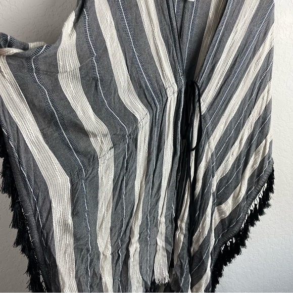 BCBGMaxAzria Stripe Beach Coverup Fringe - Picture 10 of 14